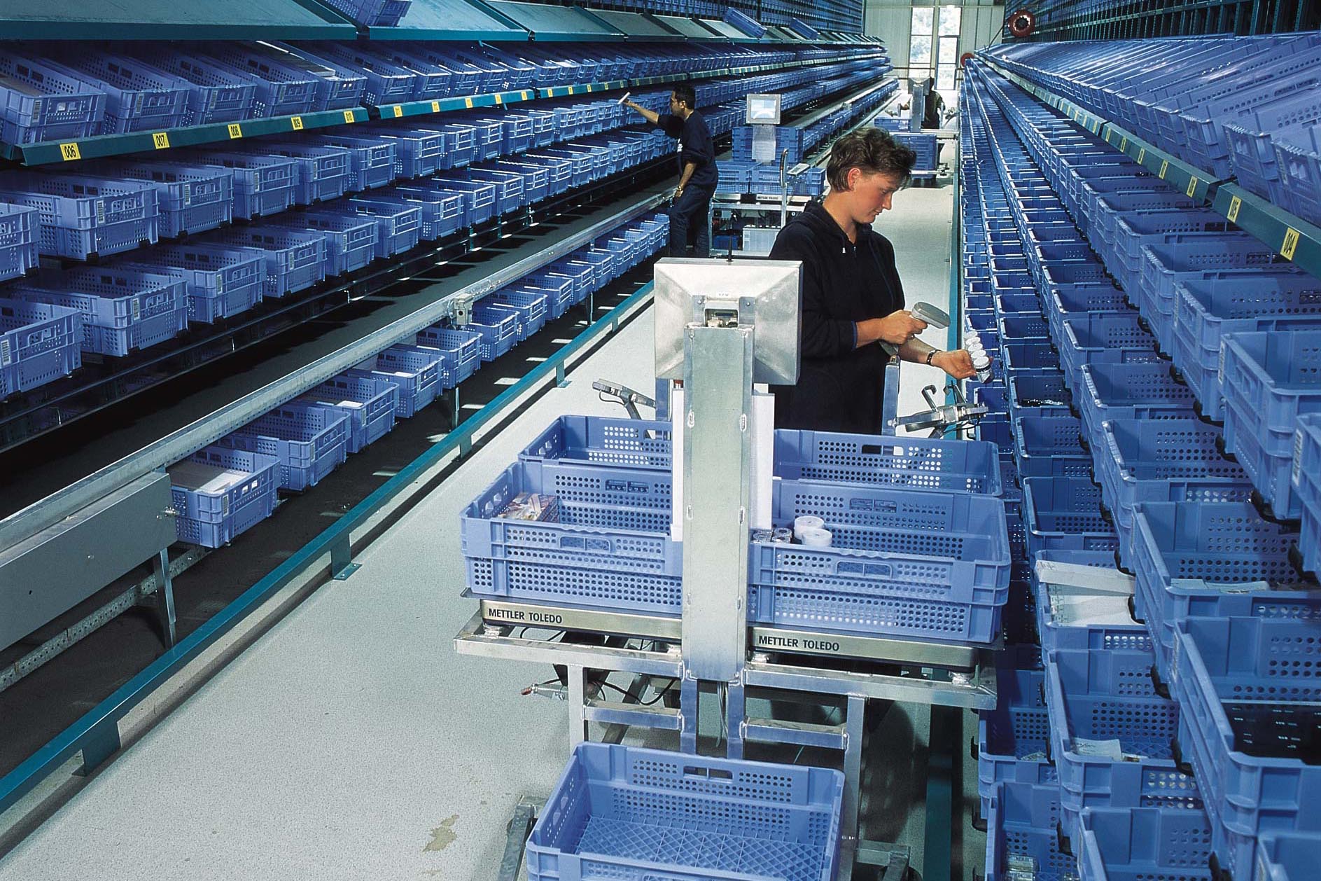 Caixas a medida para armazém automático