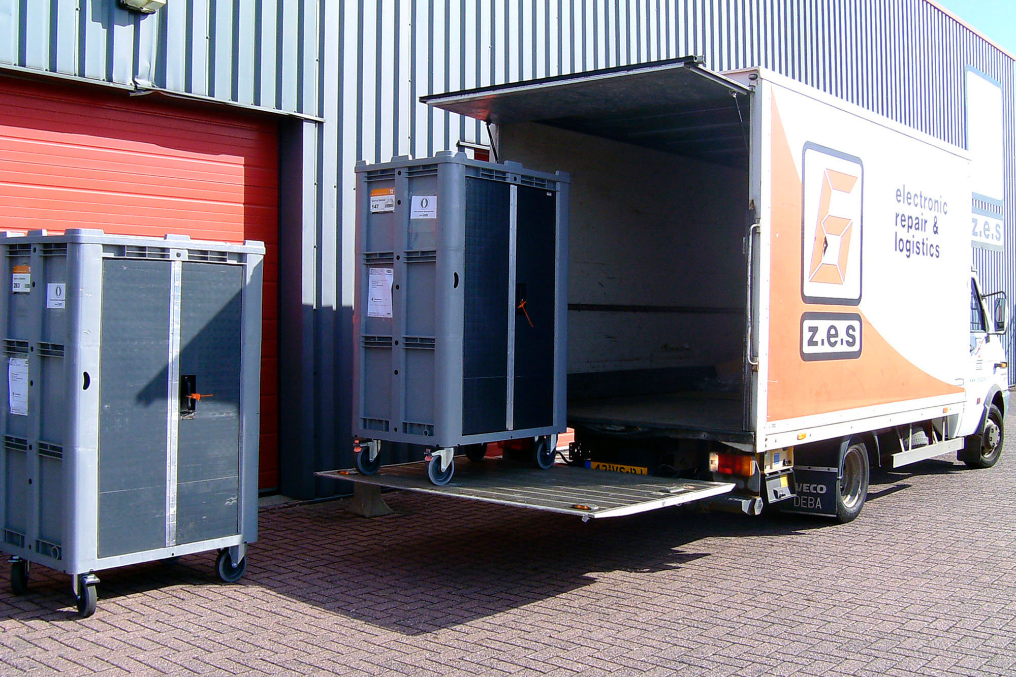 Armários de transporte para eletrónica de consumo.