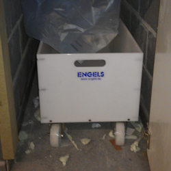 afval-opvang trolley caixote de resíduos no estádio de futebol